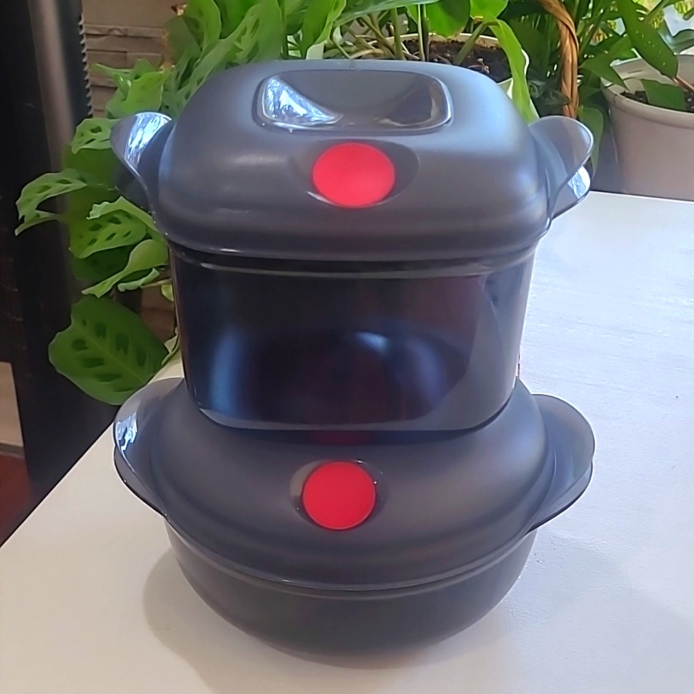 Tupperware vented microwaveable cookware